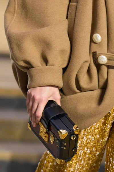 Look 10